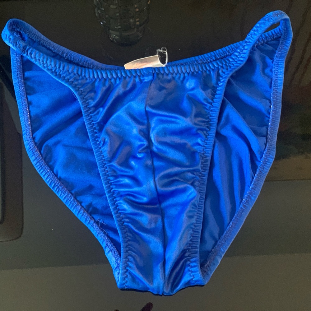 Andreas Cahling mens sapphire piece in size small